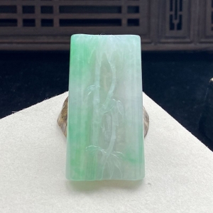 糯冰种浅绿翡翠节节高升吊坠