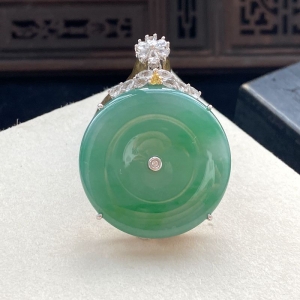 18K糯冰种浅绿翡翠平安扣吊坠