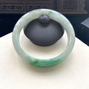 55mm糯冰种豆绿翡翠平安镯