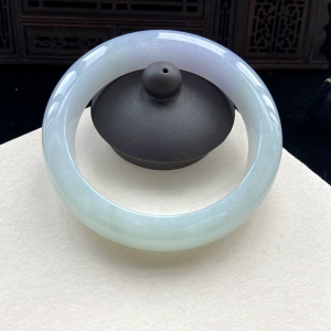 57.5mm糯冰种浅春带彩翡翠平安镯