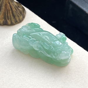 糯冰种豆绿翡翠貔貅吊坠