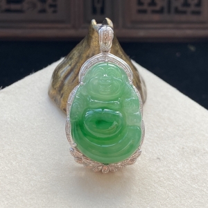 18K糯冰种豆绿翡翠弥勒佛吊坠