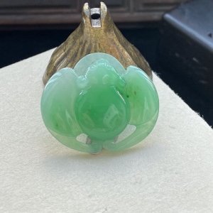 糯种浅绿翡翠福在眼前吊坠