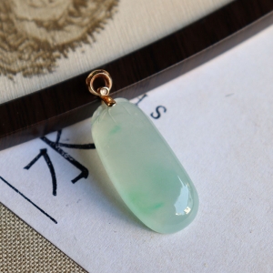 18k冰种飘翠翡翠福瓜吊坠