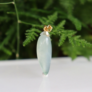 18k冰种飘花翡翠福瓜吊坠