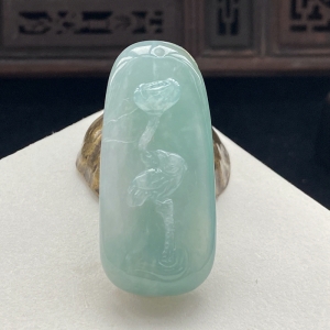 糯冰种水绿翡翠一品清廉吊坠