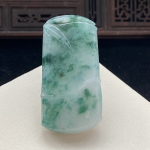 糯种飘花翡翠节节高升吊坠