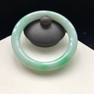 53mm糯种浅绿翡翠圆条镯