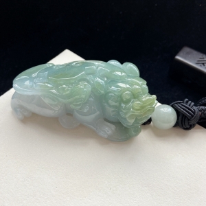 糯种灰绿翡翠貔貅手把件