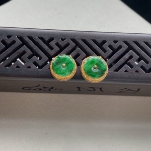 18K糯种豆绿翡翠平安扣耳钉