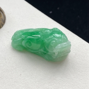 糯种豆绿翡翠貔貅吊坠