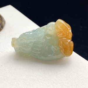 糯冰种黄翡龙龟吊坠