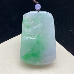糯冰种翠绿翡翠连年有余吊坠