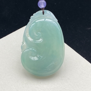 糯冰种浅绿翡翠如意吊坠