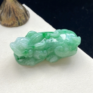 糯种豆绿翡翠貔貅吊坠