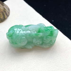 糯种豆绿翡翠貔貅吊坠