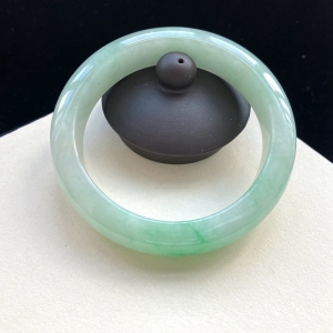 56mm糯种浅绿翡翠平安镯