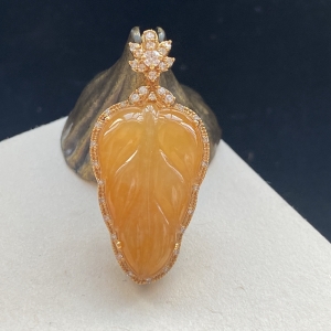 18K冰种黄翡金枝玉叶吊坠