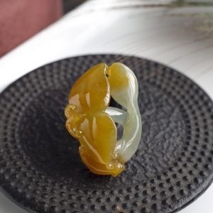 糯冰种黄翡呱呱来财吊坠