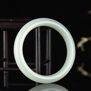60.5mm籽料和田白玉手镯