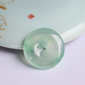 18k冰种飘翠翡翠平安扣吊坠