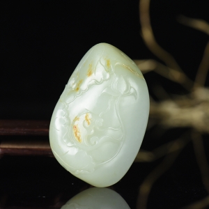 籽料和田白玉年年有余手把件
