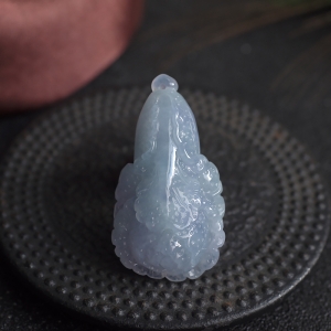糯冰种春带彩翡翠白菜吊坠