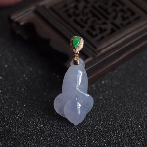 18K糯冰种紫罗兰翡翠玉兰花吊坠