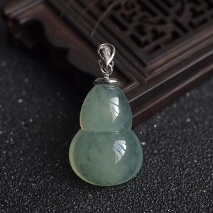 18K糯冰种浅绿翡翠葫芦吊坠