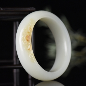 56.5mm籽料和田白玉荷韵手镯