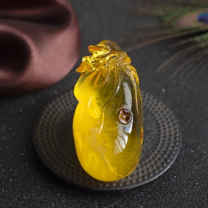 带皮鸡油黄金绞蜜钱袋吊坠