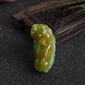 糯种黄加绿翡翠貔貅吊坠