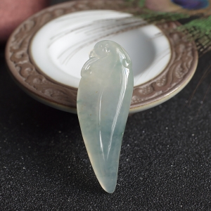 糯冰种飘花翡翠福瓜吊坠