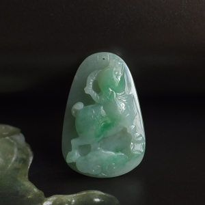 糯种飘翠翡翠未羊吊坠