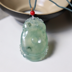 冰种飘花翡翠福贝吊坠