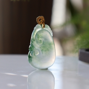 18k冰种飘花翡翠如意吊坠