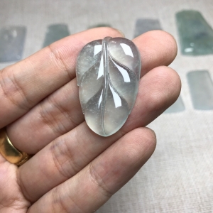 冰种翡翠金枝玉叶吊坠