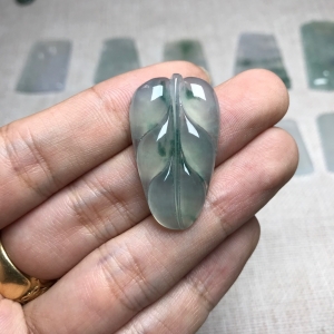 冰种飘花翡翠金枝玉叶吊坠
