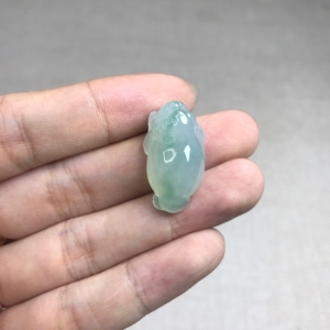 糯冰种飘翠翡翠三脚金蟾吊坠