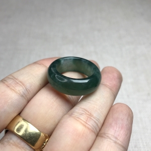糯冰种灰绿翡翠指环