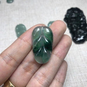 冰种飘翠翡翠金枝玉叶吊坠