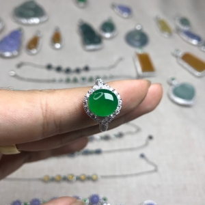 18K高冰种正阳绿翡翠戒指