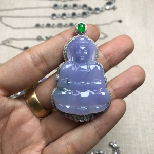 18K糯冰种春带彩翡翠观音吊坠