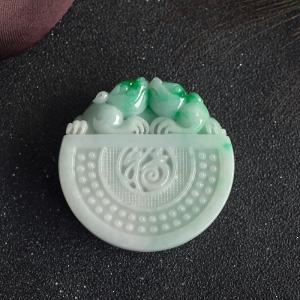 糯种飘翠翡翠三脚金蟾吊坠