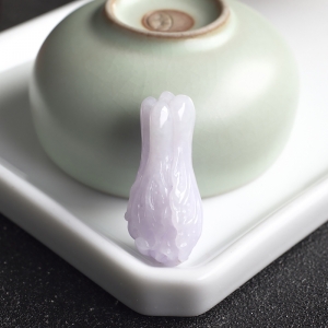 糯种浅紫色翡翠白菜吊坠