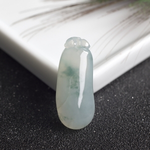 糯冰种飘花翡翠福瓜吊坠