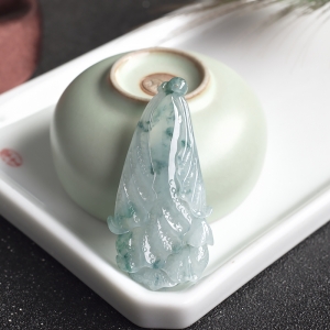 糯冰种飘花翡翠白菜吊坠