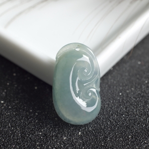糯冰种飘翠翡翠如意吊坠