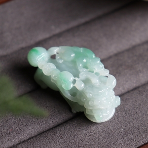 糯冰种飘翠翡翠貔貅吊坠