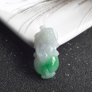 糯种飘翠翡翠貔貅吊坠